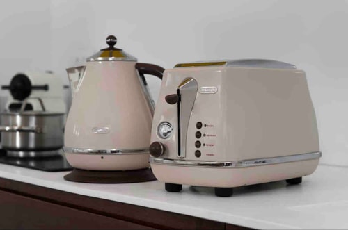 Beachfront 2BR/2BA Desing Suite on Tel-Aviv 18 Dwell