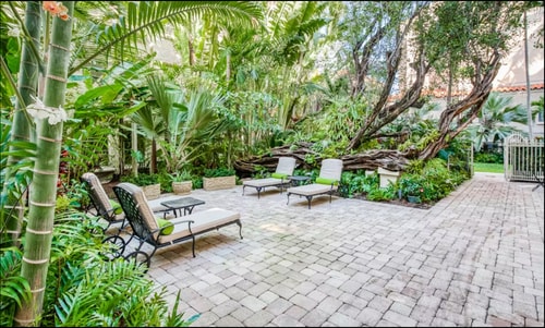 Beachside Palm Beach Condo | Pool & Walk to Sea 22 Dwell