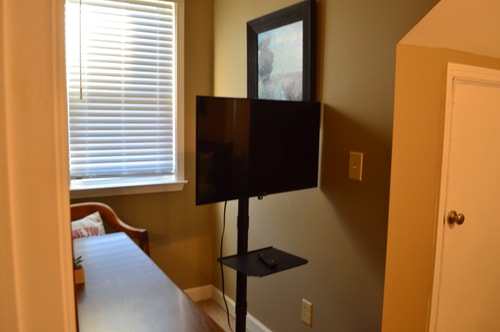 Lakefront Gilbert Suite | Balcony + WiFi 9 Dwell