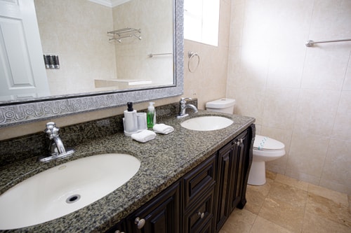 Spacious 5-Bedroom House with Pool in North Miami 26 Dwell