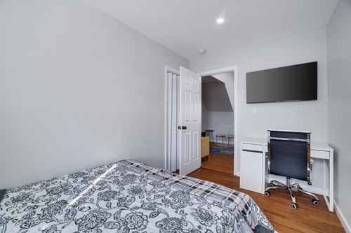 2BR Apt Near EWR & NYC • Workspace + Parking 8 Dwell