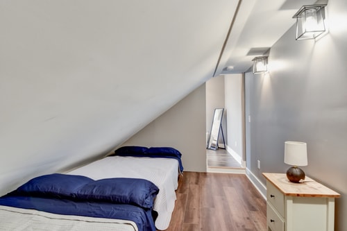 Downtown Milwaukee Area | 4BR Home | Sleeps 14 18 Dwell