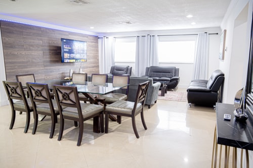 Spacious 5-Bedroom House with Pool in North Miami 2 Dwell