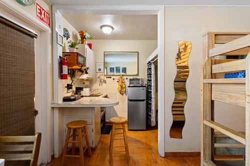 Relaxing 1BR w/ BBQ, Patio & Convenient Access 4 Dwell