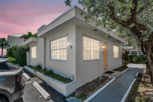 Beachside 1BR w/ Parking in Hollywood 11 Dwell