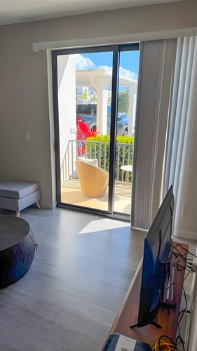 Modern 1BR Condo Near Gulf Coast Town Center 15 Dwell