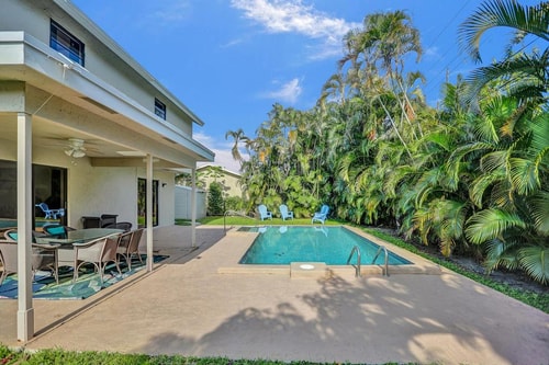 3BR Delray Beach Retreat | Pool + Game Room 14 Dwell
