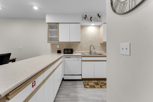 Branson 2BR Retreat | Jacuzzi + Gym + Pools 13 Dwell