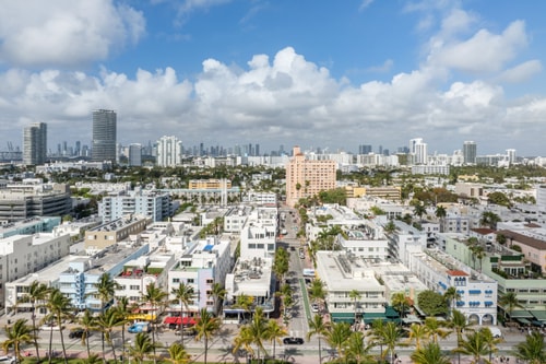 Walk to Beach & Ocean Drive | Pet-Friendly 41 Dwell