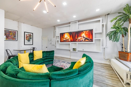 Bright & Airy Home w/Stylish, Contemporary Touches 10 Dwell