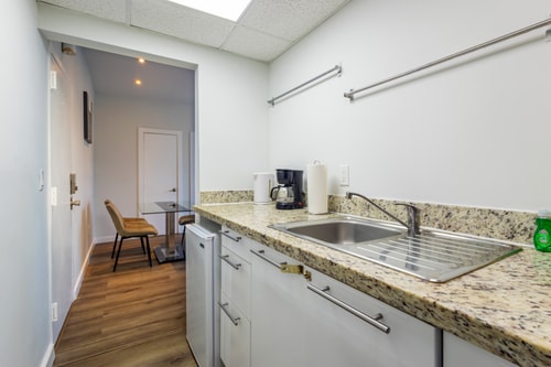 Coastal 2BR Escape | Walk to Beach & 2 Queen Beds 8 Dwell