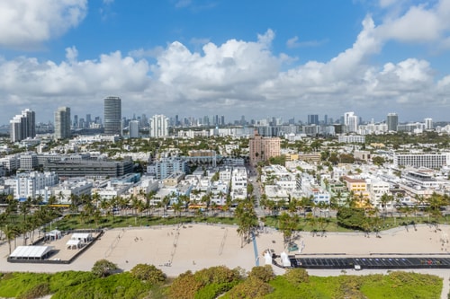 Walk to Beach & Ocean Drive | Pet-Friendly 38 Dwell
