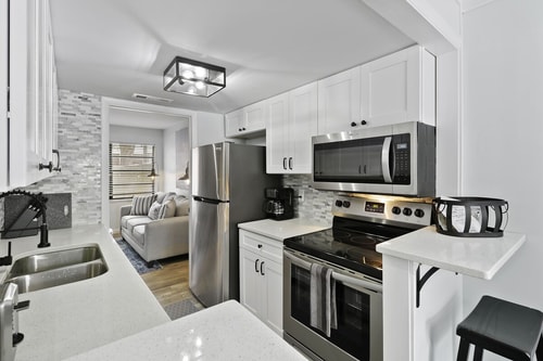 Hilton Head 2BR | Pool Access + Walk to Shops 2 Dwell