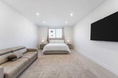 Seaside Penthouse with Pool & Direct Beach Access 26 Dwell