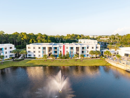 Spacious 3BR | Pool, Gym, Near Beach & Speedway 76 Dwell