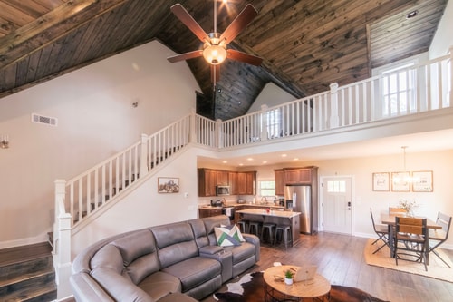 Cozy Mountain Cabin | Hot Tub & Fire Pit Dwell