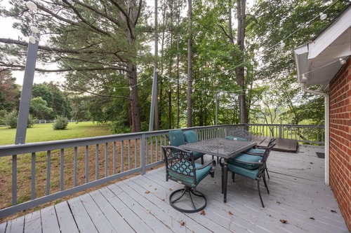 VA Riverfront 4BR | Dock + Kayaks + Games 43 Dwell
