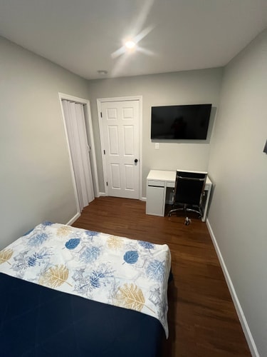 2BR Apt Near EWR & NYC • Workspace + Parking 12 Dwell
