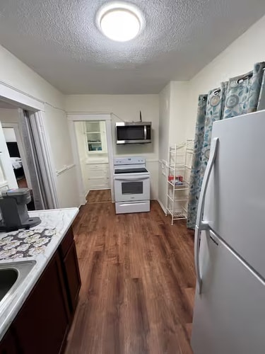 Spacious 3BR Niagara Stay + Backyard 3 Dwell