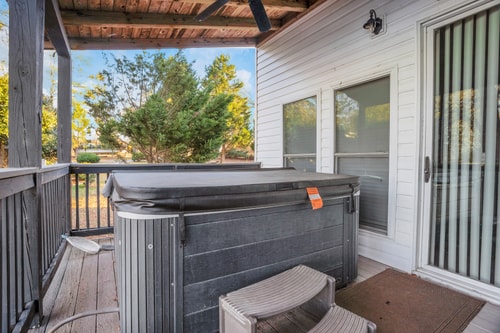 Lake Murray 5BR | Hot Tub + Outdoor Kitchen 15 Dwell