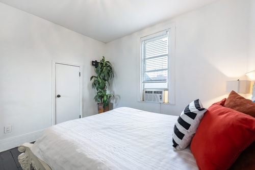 Stylish Detroit Stay | Close to City Highlights 12 Dwell