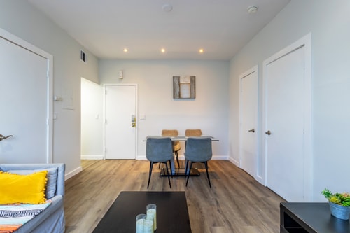 Coastal 2BR Escape | Walk to Beach & 2 Queen Beds 5 Dwell