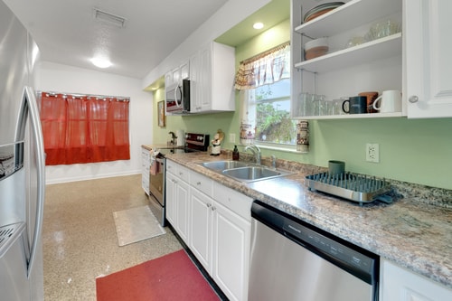Orlando 3BR | Hot Tub + Parking + Pets 8 Dwell