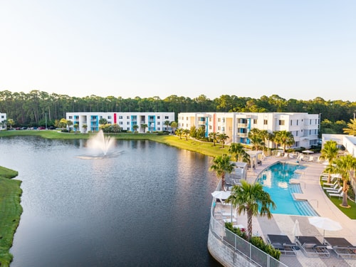 Spacious 3BR | Pool, Gym, Near Beach & Speedway 43 Dwell