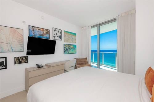 Luxury Oceanfront 2BR/2BA | Beach + Pool 7 Dwell