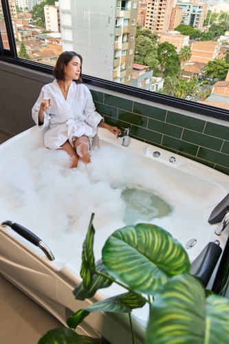 Estadio Jacuzzi Haven | Cozy Rosa Negra Suite 6 Dwell