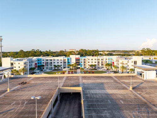 Spacious 3BR | Pool, Gym, Near Beach & Speedway 68 Dwell