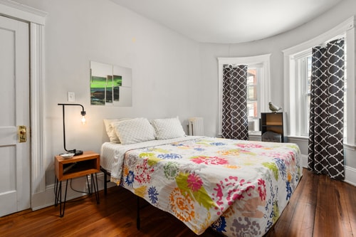 Boston Room w/ AC, W/D & Green Line Dwell