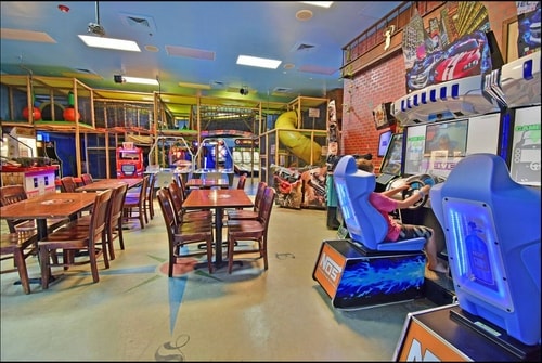3BR Disney Getaway | Pool, Arcade & Tiki 5 Dwell