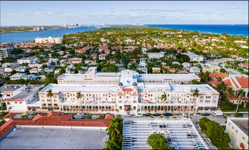 Beachside Palm Beach Condo | Pool & Walk to Sea 9 Dwell