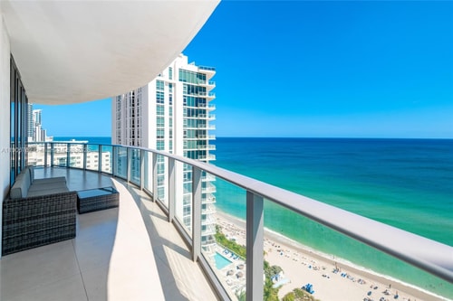 Luxury Oceanfront 2BR/2BA | Beach + Pool 1 Dwell
