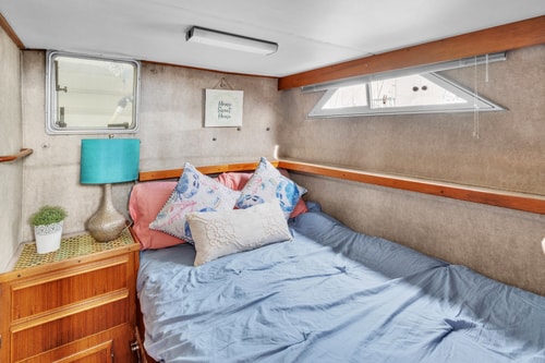 Charming 36ft Yacht | Steps to DTW Anacortes 5 Dwell