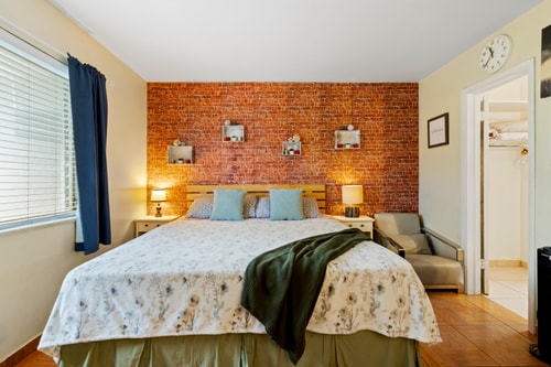 Pet Friendly Stylish Studio in Hollywood Dwell