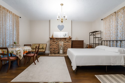 Renovated 4BR | 10 Min to Liberty University 31 Dwell