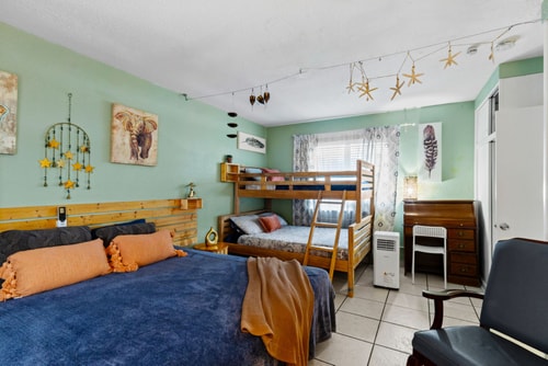 Bright 2BR Getaway | BBQ, Garden & Parking 12 Dwell