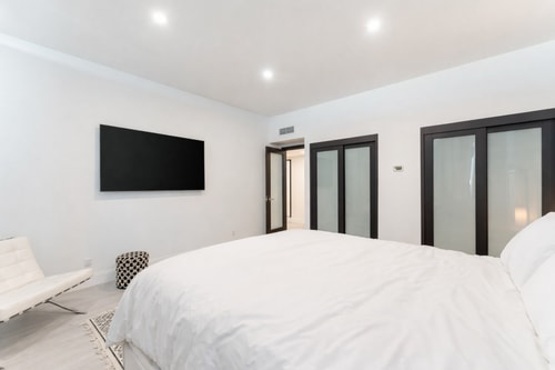 Seaside Penthouse with Pool & Direct Beach Access 22 Dwell