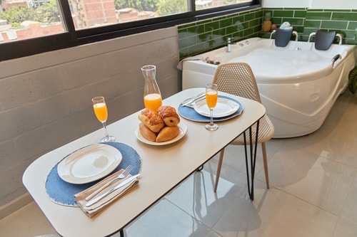 Rosa Negra Luxury Suite w/ Jacuzzi Near Stadium 8 Dwell