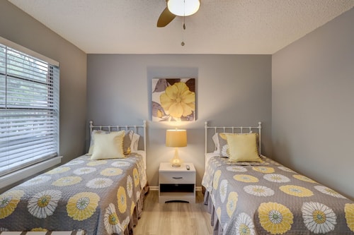 Hilton Head 2BR | Walk to Shops + Pool 12 Dwell