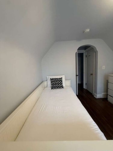 Renovated Detroit 3BR Home | Sleeps 6 20 Dwell