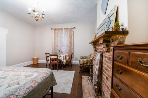 Renovated 4BR | 10 Min to Liberty University 8 Dwell