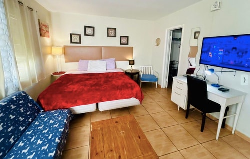 Modern 1BR Hollywood Studio - Enjoy Garden & BBQ 1 Dwell