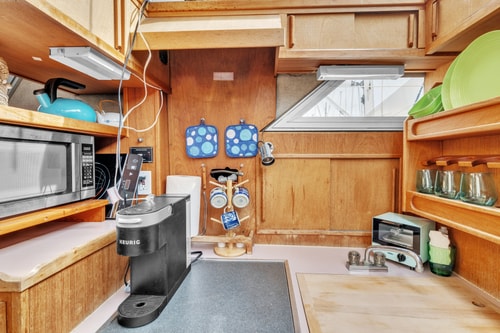 Charming 36ft Yacht | Steps to DTW Anacortes 9 Dwell