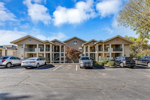 Branson 2BR Retreat | Jacuzzi + Gym + Pools 39 Dwell