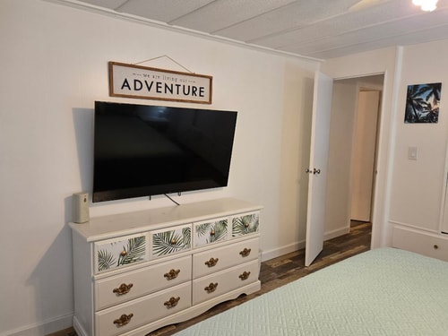 Lakefront 3BR Retreat w/ Shared Dock 2 Dwell