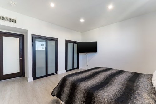 Seaside Penthouse with Pool & Direct Beach Access 29 Dwell