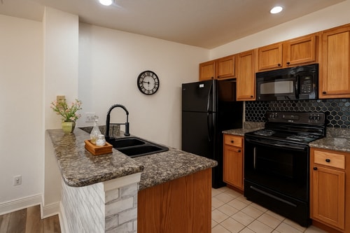Disney-Area 3BR Townhome | Sleeps 9 | Pool + Gym 2 Dwell